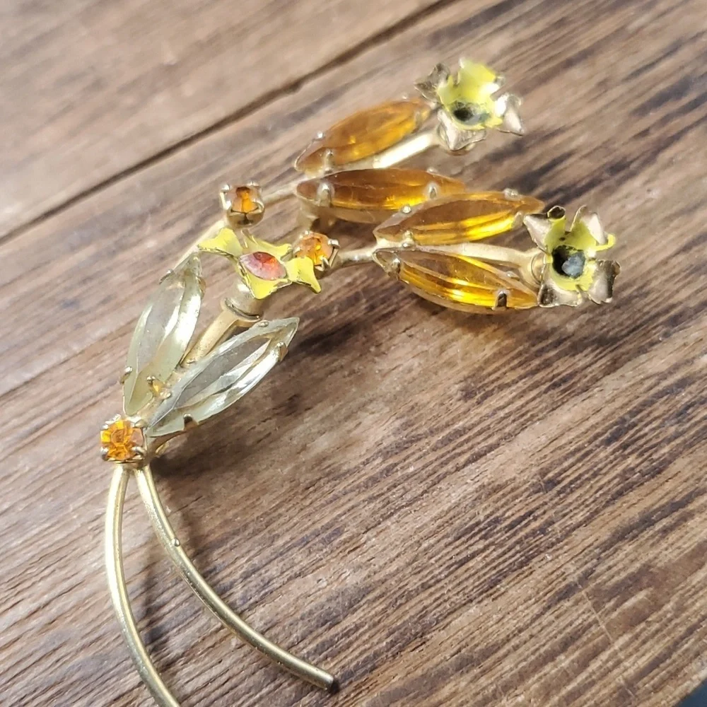 B817 unsigned juliana brooch sunny meadow golden light